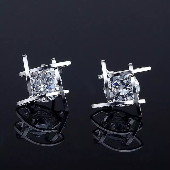 Jewelry - NEW GOLD TONE 3D SOLITAIRE CAGED DIAMOND STUD EARRINGS